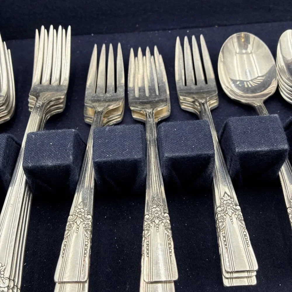 Wm Rogers 52 pc